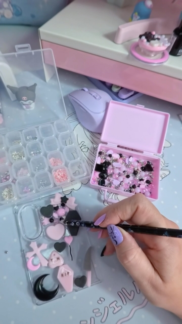 A new case for the galaxy fold~ I loooove it! #decoden #kawaii #yamikawaii #pastelgoth